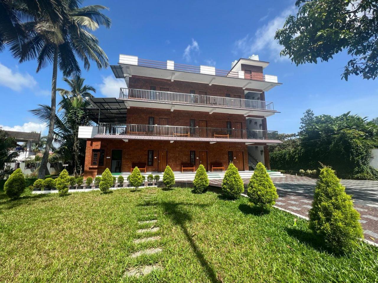 Dolphin Enclave Service Studio Apartments Kalpetta Exterior photo