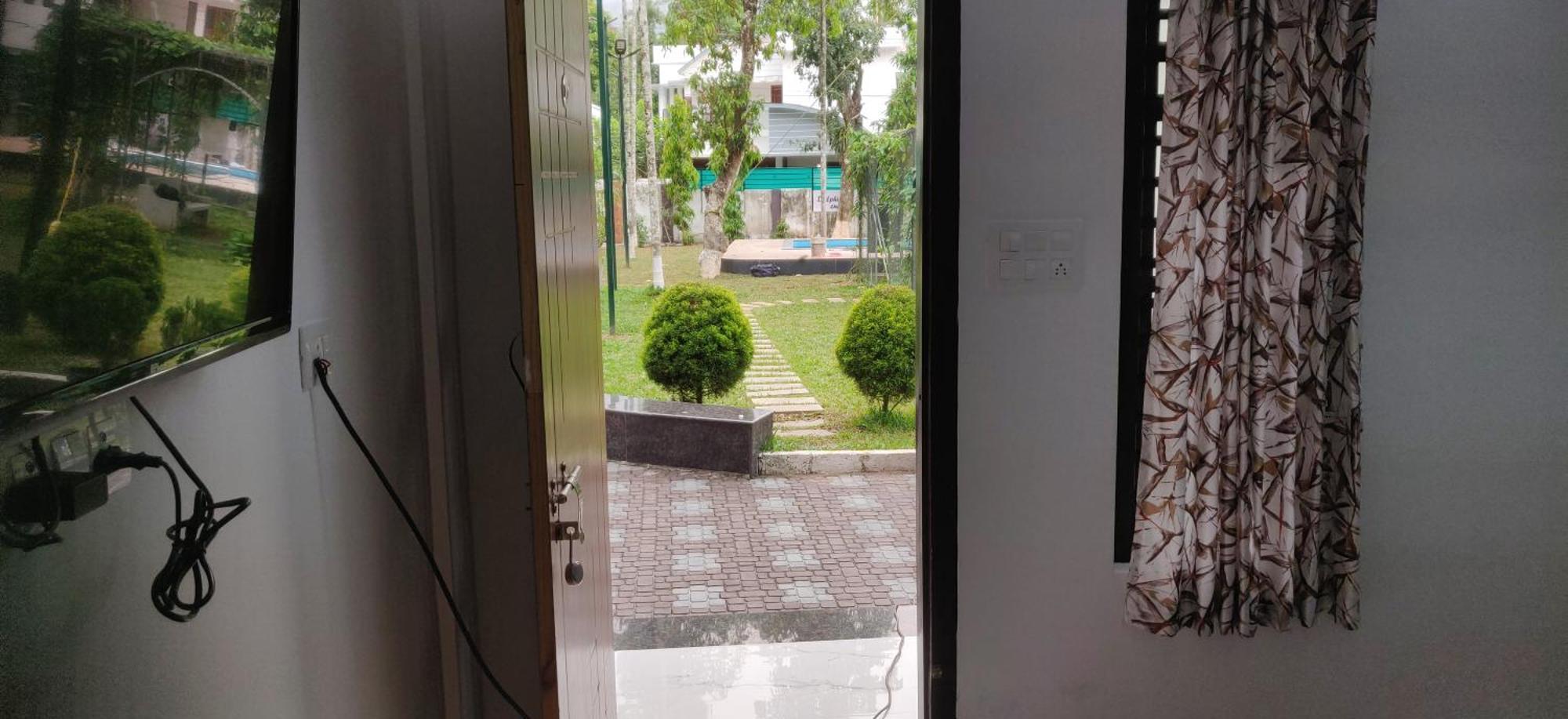 Dolphin Enclave Service Studio Apartments Kalpetta Exterior photo